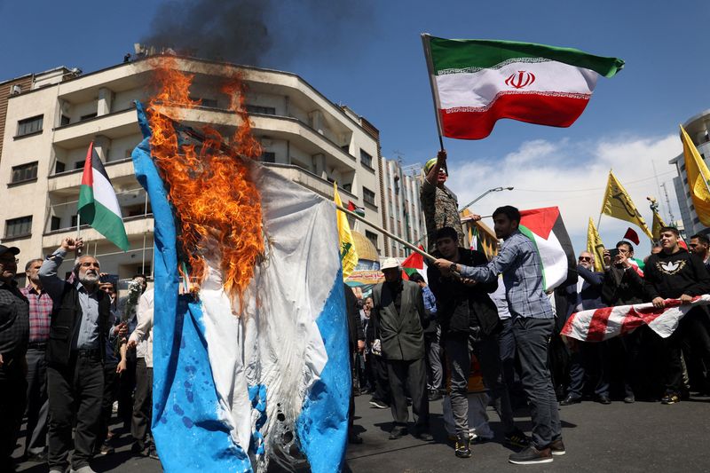 &copy; Reuters. FILE PHOTO: Iranians burn an Israeli flag during a rally marking Quds Day and the funeral of members of the Islamic Revolutionary Guard Corps who were killed in a suspected Israeli airstrike on the Iranian embassy complex in the Syrian capital Damascus, i
