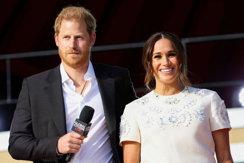&copy; Reuters. FILE PHOTO: Britain's Prince Harry and Meghan Markle appear onstage at the 2021 Global Citizen Live concert at Central Park in New York, U.S., September 25, 2021. REUTERS/Caitlin Ochs/File Photo