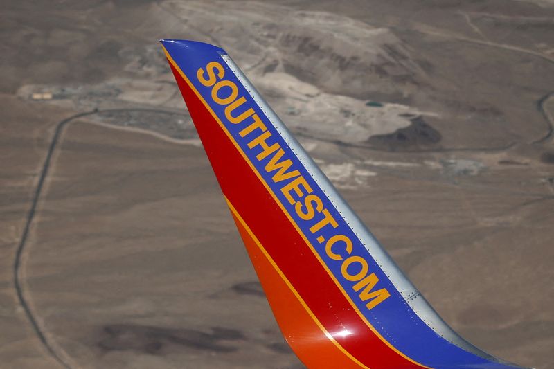 &copy; Reuters. FILE PHOTO: A Southwest Airlines plane flies over Nevada, United States April 23, 2015. REUTERS/Lucy Nicholson/File Photo