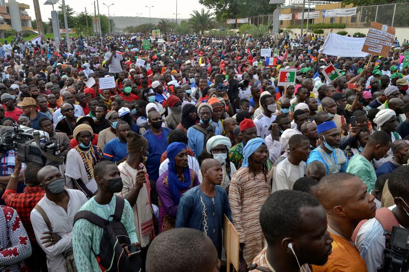 &copy; Reuters. FILE PHOTO: Supporters of Mali's M5-RFP opposition coalition, gather during a rally to mark a year since the start of protests marches that contributed to the ouster of former President Ibrahim Boubakar Keita at the Independence Square in Bamako, Mali Jun