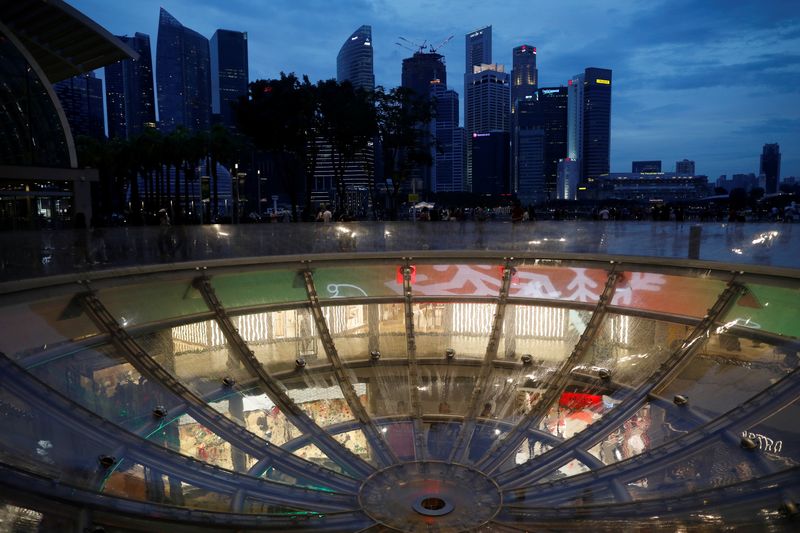&copy; Reuters. 　シンガポール貿易産業省が４月１２日発表した第１・四半期の国内総生産（ＧＤＰ）速報値は前年比２．７％増加した。２０２０年１２月撮影（２０２４年　ロイター/Edgar Su）