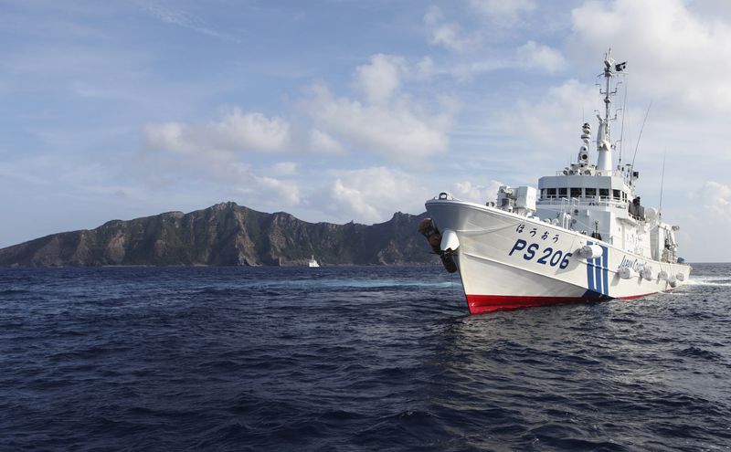 &copy; Reuters. Japan Coast Guard vessel PS206 Houou sails in front of Uotsuri island, one of the disputed islands, called Senkaku in Japan and Diaoyu in China, in the East China Sea August 18, 2013. REUTERS/Ruairidh Villar/File Photo