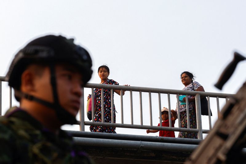 &copy; Reuters. A military personnel stands guard, as 200 Myanmar military personnel withdrew to a bridge to Thailand on Thursday after a days-long assault by the anti-junta resistance, which declared it had won control of the critical border town of Myawaddy, the latest