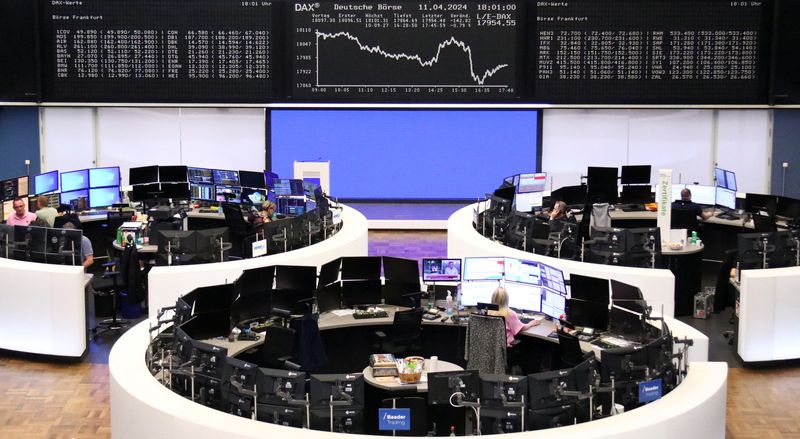 &copy; Reuters. شاشة تعرض حركة تداول الأسهم على مؤشر داكس الألماني في بورصة فرانكفورت يوم 11 أبريل نيسان 2024 . تصوير : رويترز .