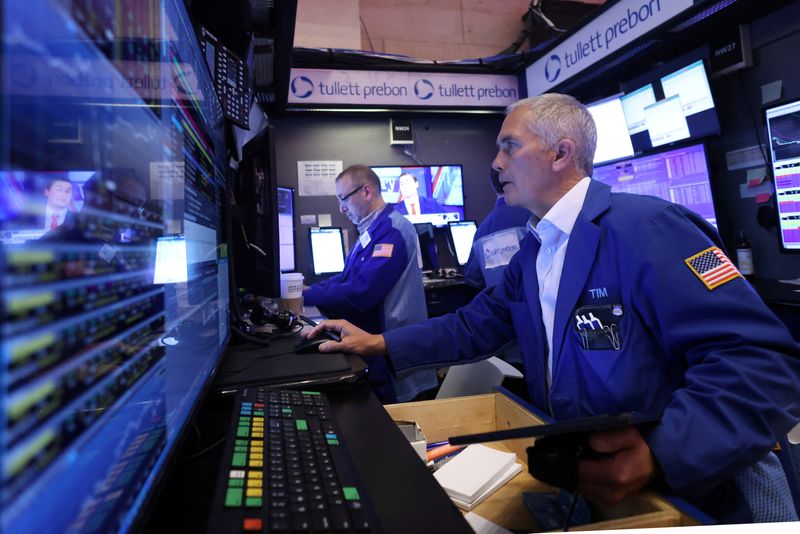 &copy; Reuters. Traders work on the trading floor at the New York Stock Exchange (NYSE) in New York City, U.S., April 4, 2024. REUTERS/Andrew Kelly