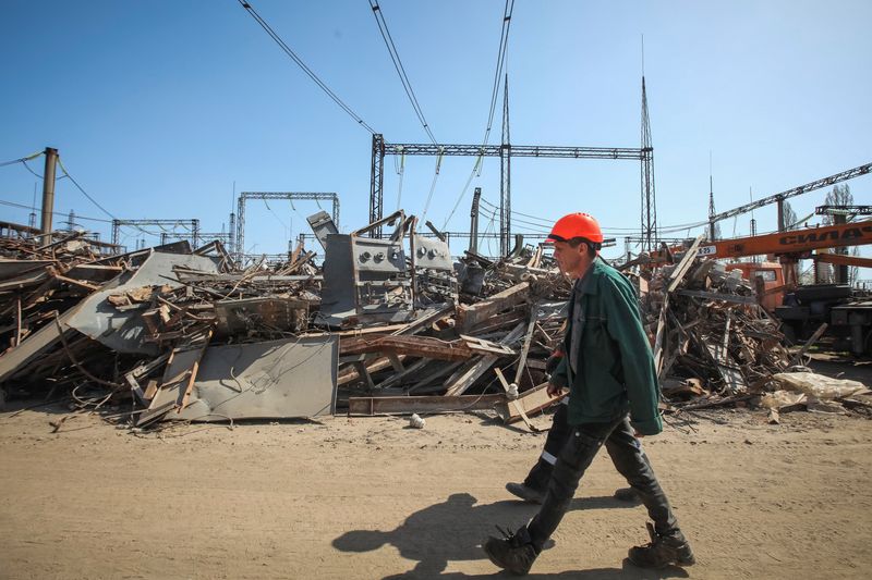 &copy; Reuters. An employee of a critical power infrastructure installation, which was recently hit during Russia's missile strike, walks by its destroyed part, amid Russia's attack on Ukraine, in Kharkiv, Ukraine, April 10, 2024. REUTERS/Vyacheslav Madiyevskyy