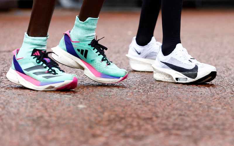 &copy; Reuters. FILE PHOTO: Athletics - London Marathon - London, Britain - April 23, 2023  Adidas and Nike running trainers are seen during the race REUTERS/Andrew Boyers/File Photo