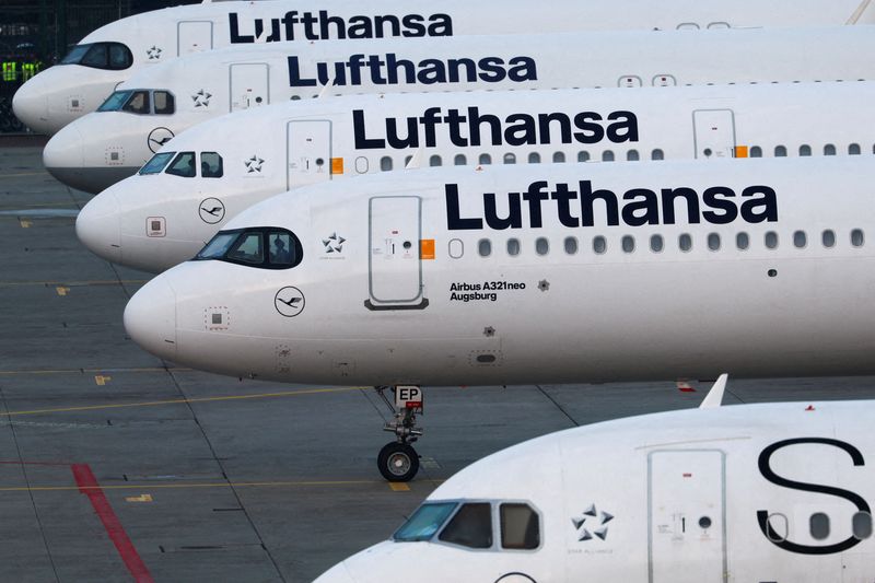 &copy; Reuters. Des avions la Lufthansa stationnés à l'aéroport de Francfort en Allemagne. /Photo prise le 7 mars 2024/REUTERS/ Kai Pfaffenbach