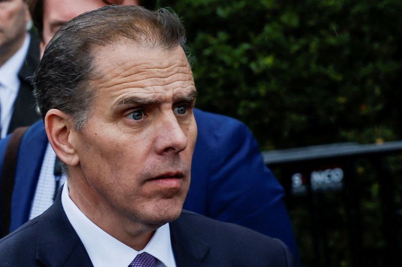 &copy; Reuters. FILE PHOTO: Hunter Biden attends the annual Easter Egg Roll on the South Lawn of the White House in Washington, U.S., April 1, 2024. REUTERS/Evelyn Hockstein/File Photo