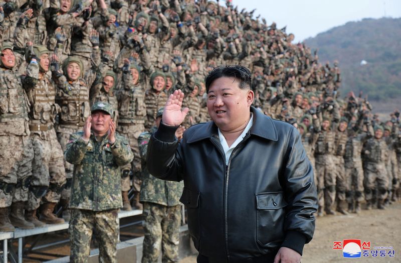 &copy; Reuters. Photo d'archives du dirigeant nord-coréen Kim Jong Un lors d'une démonstration militaire en Corée du Nord. /Photo diffusée le 16 mars 2024/REUTERS/Agence centrale de presse coréenne