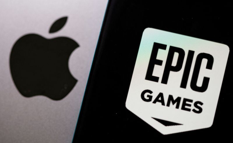 &copy; Reuters. Smartphone com logo da Epic Games é visto na frente do logo da Apple nesta ilustração
02/05/2021
REUTERS/Dado Ruvic/Ilustração