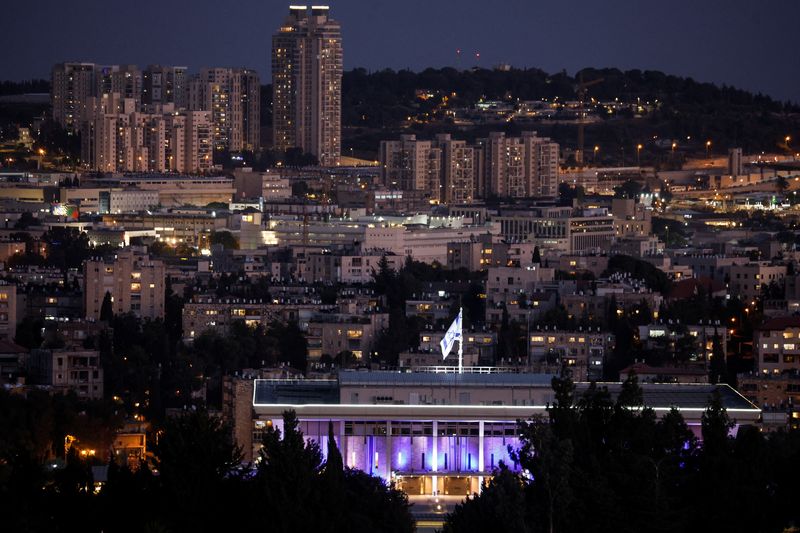 &copy; Reuters. مشهد عام يظهر مقر البرلمان الإسرائيلي (الكنيست) في القدس يوم 24 يوليو تموز 2023. تصوير: أمير كوهين - رويترز
