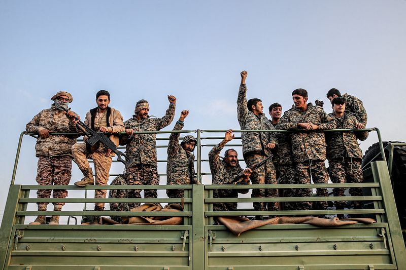© Reuters. أفراد من الحرس الثوري الإيراني خلال مناورة في صورة من أرشيف رويترز.