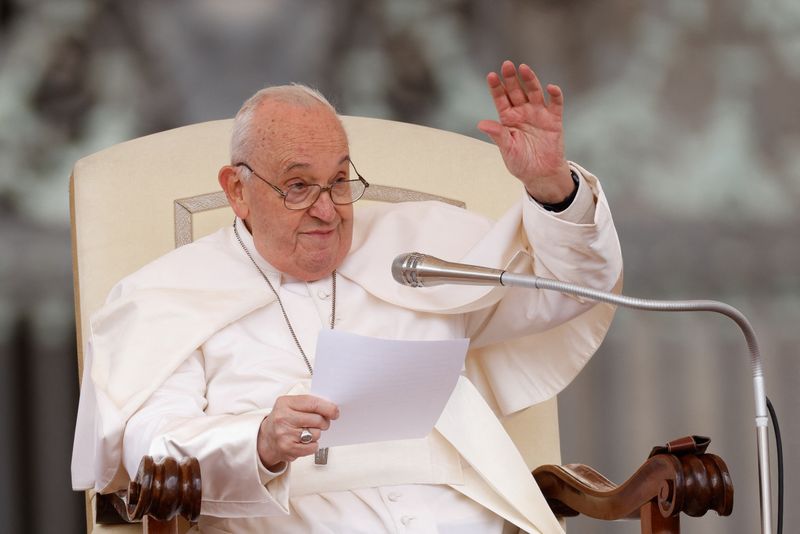 &copy; Reuters. Pope Francis gestures during the weekly general audience in St. Peter's Square at the Vatican, April 10, 2024. REUTERS/Remo Casilli/File Photo