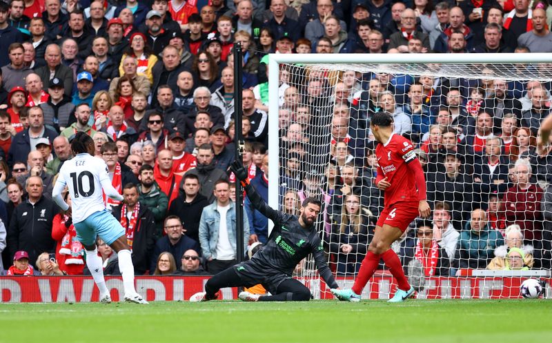 &copy; Reuters. Soccer Football - Premier League - Liverpool v Crystal Palace - Anfield, Liverpool, Britain - April 14, 2024 Crystal Palace's Eberechi Eze scores their first goal past Liverpool's Alisson REUTERS/Carl Recine 
