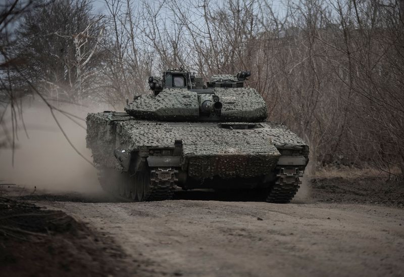 © Reuters. FILE PHOTO: A Ukrainian CV-90 infantry fighting vehicle is driven, amid Russia's attack on Ukraine, near the frontline town of Chasiv Yar in Donetsk region, Ukraine March 5, 2024. REUTERS/Oleksandr Ratushniak/File Photo