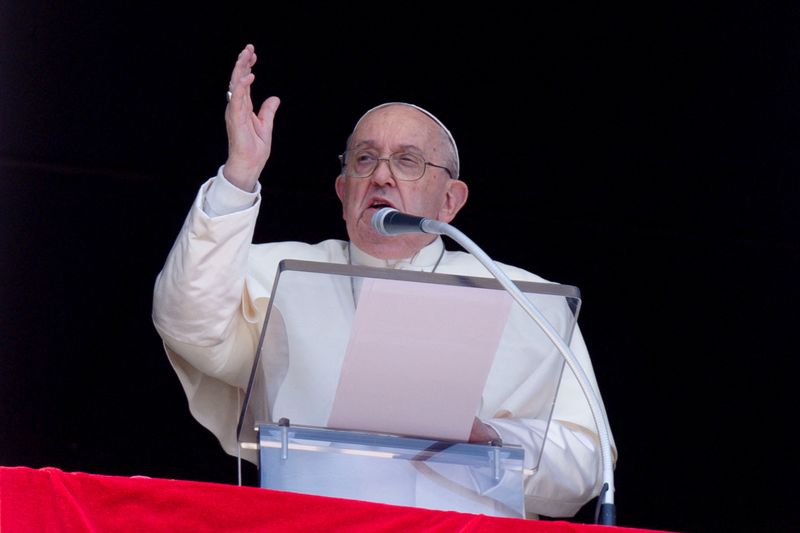 &copy; Reuters. ４月１４日、ローマ教皇フランシスコは、「暴力のスパイラル」を助長する行動は中東を一段と深い衝突に陥らせる恐れがあるとして、イランとイスラエルにそうした行動の回避を求めた。