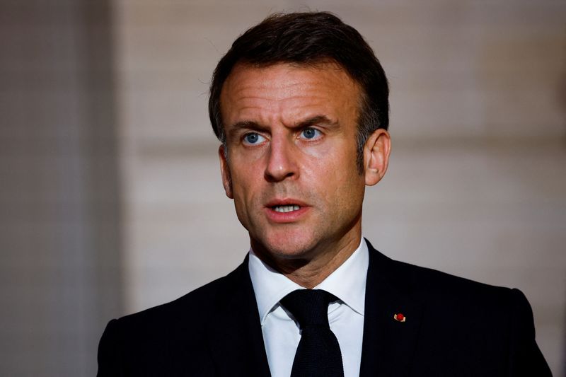 &copy; Reuters. FOTO ARCHIVO: El presidente francés Emmanuel Macron asiste a una declaración conjunta con el presidente serbio Aleksandar Vucic (no está en la foto) en París, Francia. 8 de abril de 2024. REUTERS/Sarah Meyssonnier/Pool