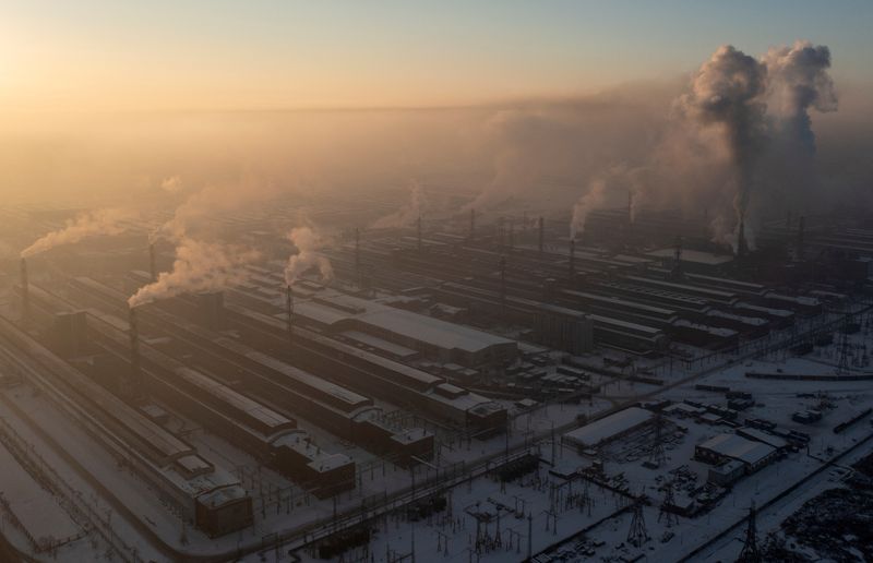 &copy; Reuters. FILE PHOTO: An aerial view shows a smelter of Rusal aluminium producer in the Siberian city of Krasnoyarsk, Russia, February 12, 2023. REUTERS/Alexander Manzyuk/File Photo