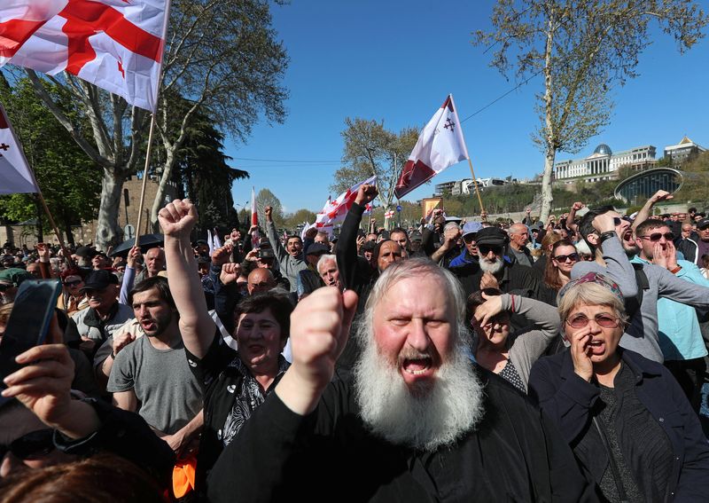 &copy; Reuters. Supporters of the pro-Russian Conservative Movement/Alt-info party take part in a protest outside the office of the ruling Georgian Dream party in Tbilisi, Georgia April 13, 2024. REUTERS/Irakli Gedenidze/File Photo