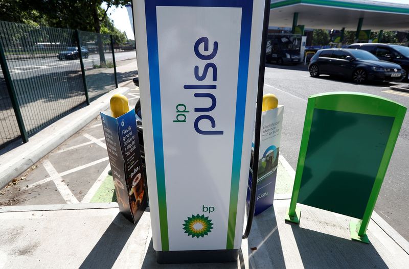 © Reuters. FILE PHOTO: A BP Pulse electric vehicle charging point is seen in London, Britain, July 16, 2021. Picture taken July 16, 2021.  REUTERS/Peter Nicholls/File Photo