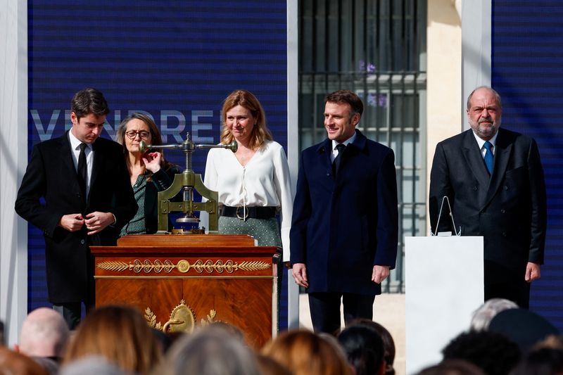 &copy; Reuters. French President Emmanuel Macron, Prime Minister Gabriel Attal, Senate Vice-President Sophie Primas, National Assembly President Yael Braun-Pivet and Justice Minister Eric Dupond-Moretti attend a ceremony to seal the right to abortion in the French consti