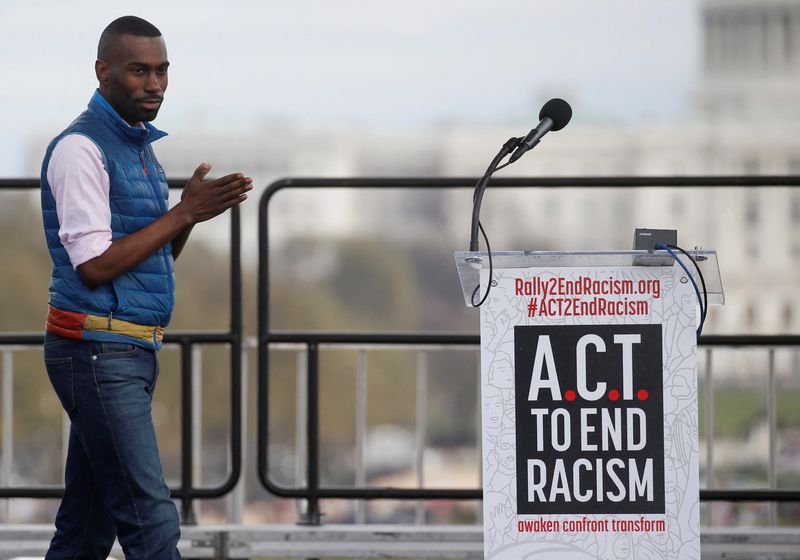 &copy; Reuters. FILE PHOTO: Civil rights activist DeRay Mckesson walks to the lectern to speak during the "End Racism Rally" on the 50th anniversary of the assassination of civil rights leader Rev. Martin Luther King Jr. on the National Mall in Washington, U.S., April 4,