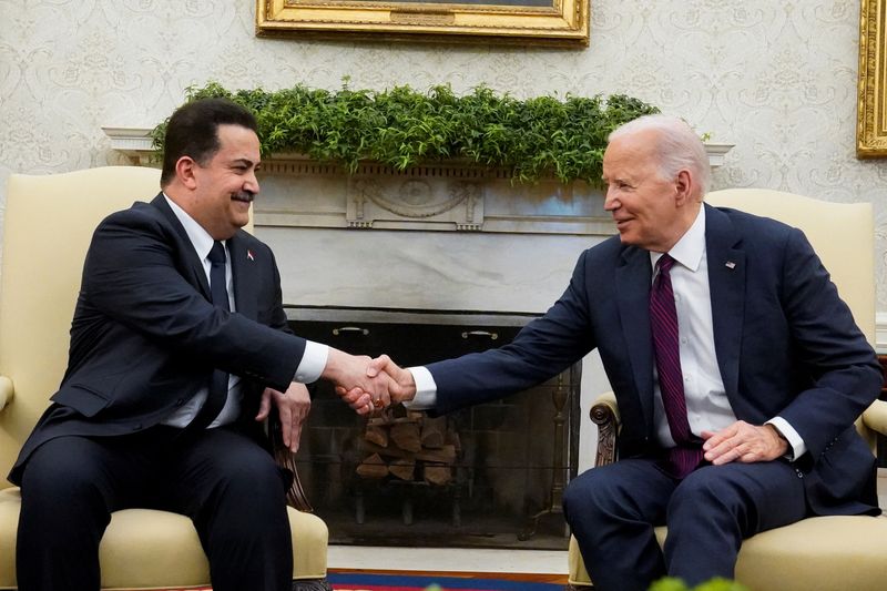 &copy; Reuters. الرئيس الأمريكي جو بايدن يلتقي رئيس الوزراء العراقي محمد شياع السوداني بالبيت الأبيض في واشنطن يوم 15 أبريل نيسان 2024. تصوير: إليزابيث فرانتز 