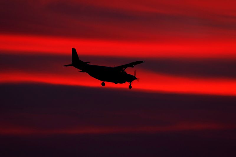 &copy; Reuters. FILE PHOTO: A small propeller plane lands after sun set in San Diego, California, U.S., January 30, 2018.    REUTERS/Mike Blake/File Photo