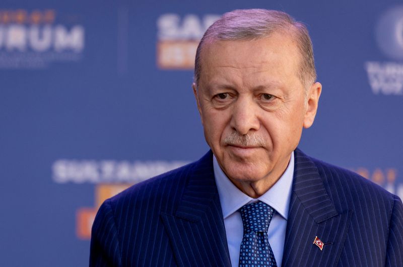 &copy; Reuters. الرئيس التركي رجب طيب أردوغان يخاطب أنصاره في إسطنبول يوم 29 مارس آذار 2024. أوميت بيكطاش - رويترز