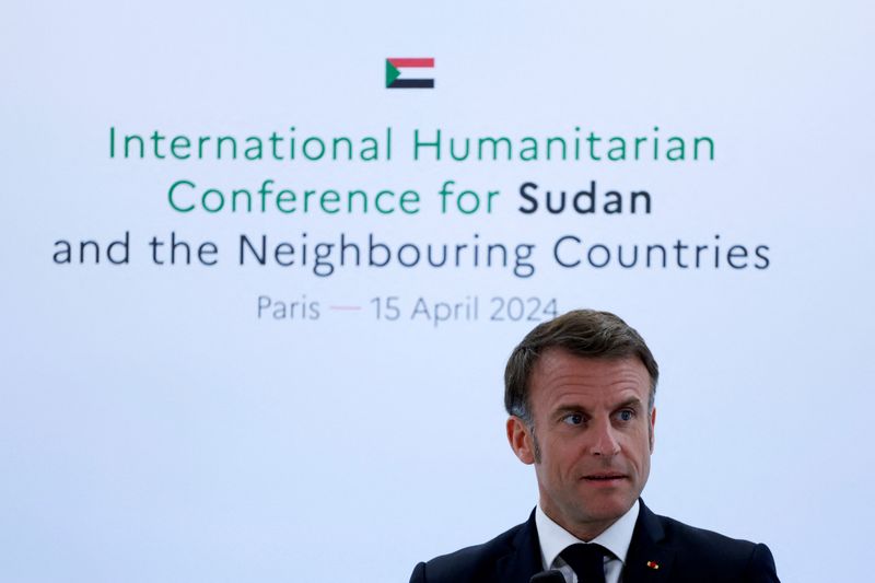 &copy; Reuters.     アフリカ北東部スーダンで政府軍と準軍事組織「即応支援部隊（ＲＳＦ）」の戦闘が始まって１年となる１５日、飢餓寸前に陥った数百万人を支援する国際会議がパリで開かれ、フラン