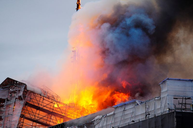 &copy; Reuters. Smoke billows during a fire at the Old Stock Exchange, Boersen, in Copenhagen, Denmark April 16, 2024.  Ritzau Scanpix/Ida Marie Odgaard/via REUTERS