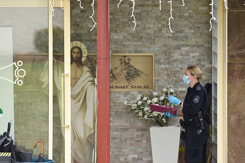 © Reuters. Police investigate at the Assyrian Christ The Good Shepherd Church after a knife attack took place during a service the night before, in Wakely in Sydney, Australia, April 16, 2024. REUTERS/Jaimi Joy