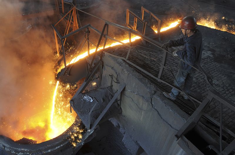 &copy; Reuters. 　４月１６日、 中国国家統計局が発表した３月の粗鋼生産は前年同月比７．８％減の８８２７万トンだった。写真は２０１２年８月、安徽省合肥市で撮影（２０２４年　ロイター）