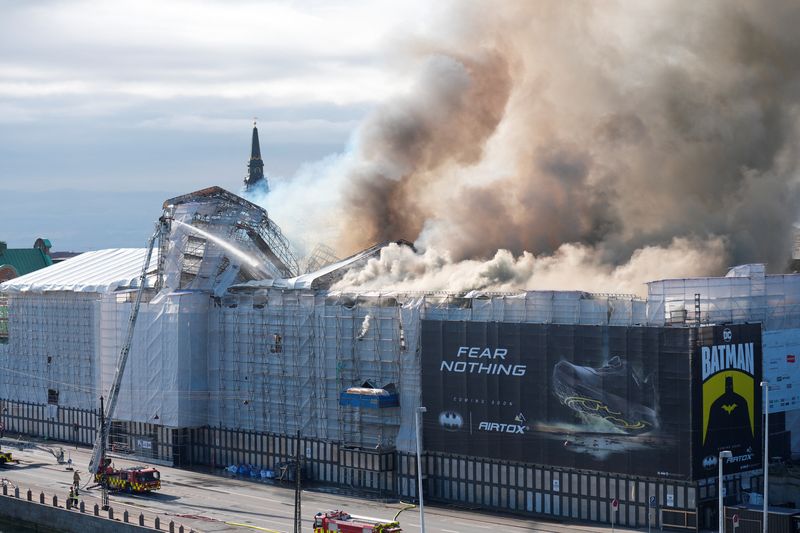 &copy; Reuters. Smoke billows following a fire at the Old Stock Exchange, Boersen, in Copenhagen, Denmark April 16, 2024.  Ritzau Scanpix/Emil Helms/via REUTERS    