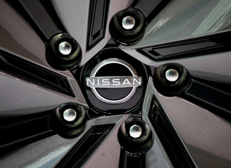 © Reuters. FILE PHOTO: The logo of Nissan Motor is seen on a car wheel at the automaker's showroom in Tokyo, Japan, Nov. 11, 2020. REUTERS/Issei Kato/File Photo