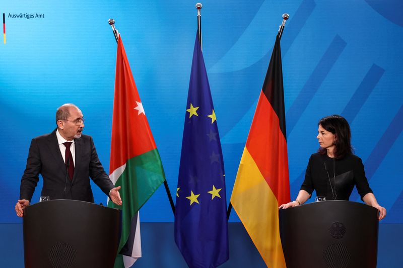 &copy; Reuters. وزيرة الخارجية الألمانية أنالينا بيربوك خلال مؤتمر صحفي مع نظيرها الأردني أيمن الصفدي في برلين يوم 16 أبريل نيسان 2024. تصوير: ليزا يوهانسن - رو
