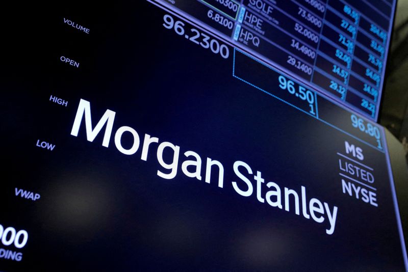 &copy; Reuters. Il logo di Morgan Stanley nella sala delle contrattazioni del New York Stock Exchange (Nyse) a Manhattan, New York City, Stati Uniti, 3 agosto 2021. REUTERS/Andrew Kelly