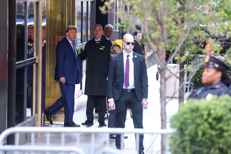 &copy; Reuters. Donald Trump perto da Trump Tower em Nova York
 16/4/2024   REUTERS/Caitlin Ochs