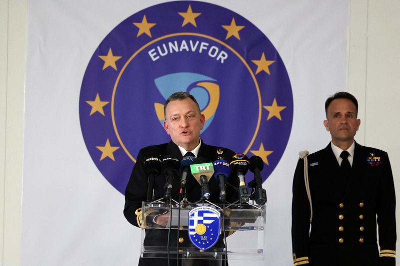 &copy; Reuters. Rear Admiral Vasileios Gryparis speaks during a press conference at the European Union's naval mission "Aspides" headquarters in Larissa, Greece, April 16, 2024. REUTERS/Alexandros Avramidis