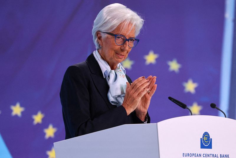 &copy; Reuters. La presidente della Banca centrale europea (Bce) Christine Lagarde parla durante una conferenza stampa dopo la riunione di politica monetaria del Consiglio direttivo, a Francoforte, Germania, 11 aprile 2024. REUTERS/Kai Pfaffenbach