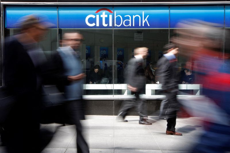 &copy; Reuters. FILE PHOTO: People walk past a CitiBank branch on Avenue of the Americas, in New York, April 9, 2008. REUTERS/Chip East  (UNITED STATES)/File Photo