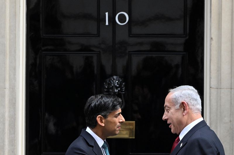 &copy; Reuters. 　４月１６日、スナク英首相は、イスラエルのネタニヤフ首相との電話会談で、中東情勢の緊張の高まりは「誰の利益にもならない」と述べた。ロンドンで２０２３年３月撮影（２０２４年