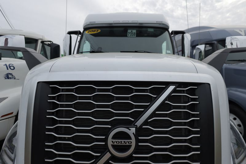 &copy; Reuters. FILE PHOTO: Volvo trucks are seen for sale in Linden, New Jersey, U.S., May 23, 2022. REUTERS/Andrew Kelly/File Photo