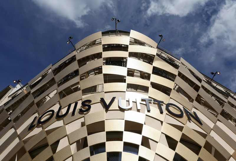 © Reuters. A logo of Louis Vuitton is seen on a store of luxury retailer Louis Vuitton on the Champs-Elysees avenue in Paris, France, April 15, 2024. REUTERS/Manon Cruz