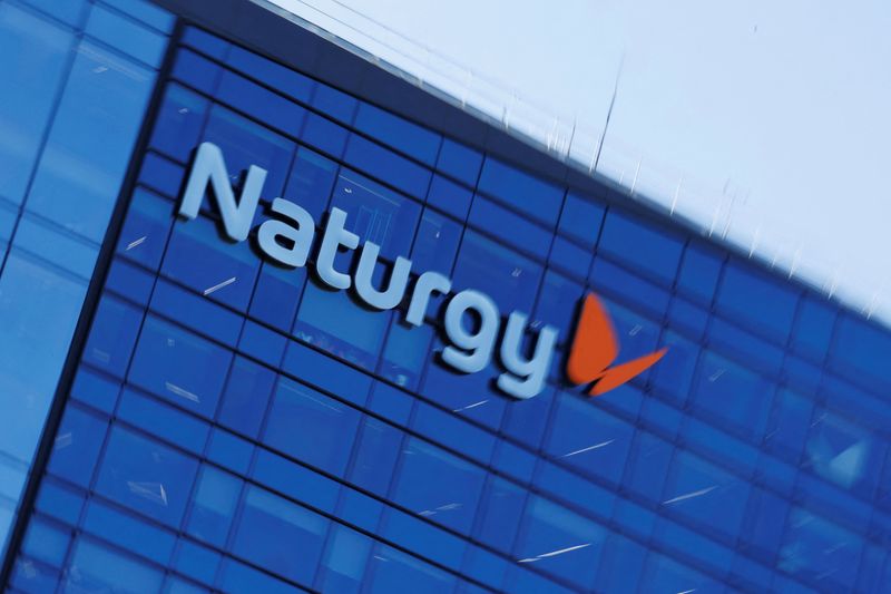 &copy; Reuters. The logo of Spanish energy company "Naturgy" is seen in its headquarters in Madrid, Spain, April 16, 2024. REUTERS/Susana Vera/ File photo
