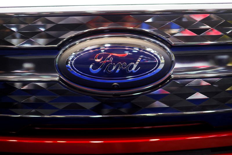 © Reuters. FILE PHOTO: A Ford logo is pictured at the Canadian International Auto Show in Toronto, Ontario, Canada February 15, 2024. REUTERS/Cole Burston/File Photo