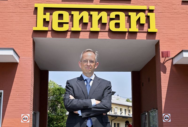 &copy; Reuters. L'amministratore delegato di Ferrari Benedetto Vigna posa per una foto mentre la Ferrari presenta una nuova strategia a lungo termine, a Maranello, Italia, 15 giugno 2022. REUTERS/Flavio Lo Scalzo