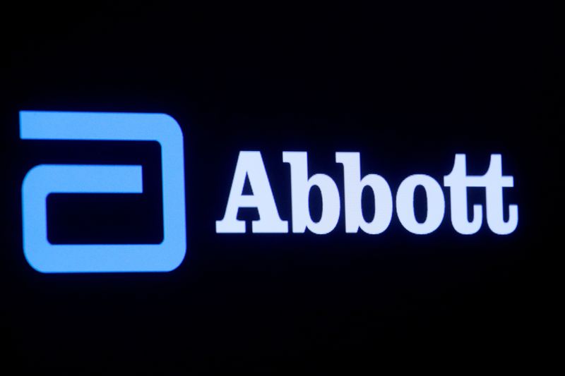 © Reuters. FILE PHOTO: Abbott Laboratories logo is displayed on a screen at the New York Stock Exchange (NYSE) in New York City, U.S., October 18, 2021.  REUTERS/Brendan McDermid/File Photo
