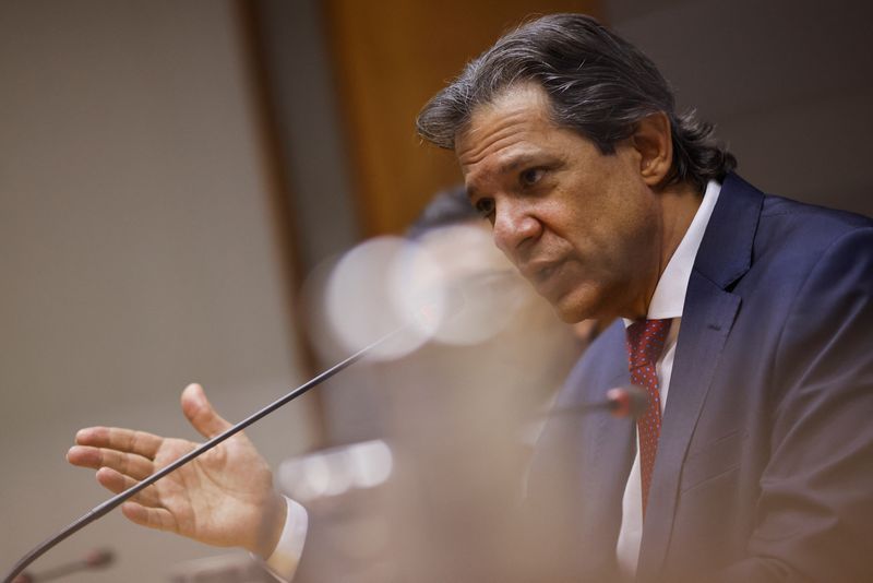 &copy; Reuters. FOTO DE ARCHIVO. El ministro de Hacienda de Brasil, Fernando Haddad, durante una actividad en Brasilia. 28/12/2023. REUTERS/Adriano Machado